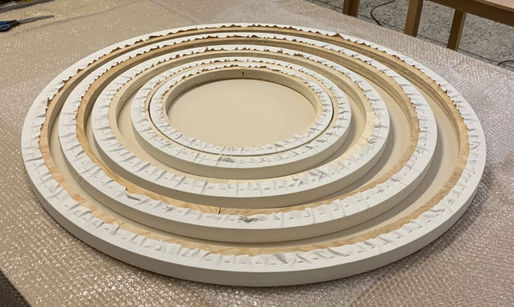 Runde Künstlerleinwände aus der Werkstatt von Xanadu Frames in Chemnitz